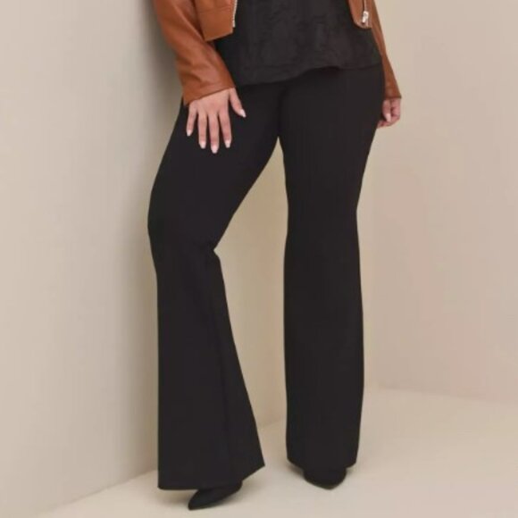 Torrid NWT size 4 Pocket Pixie Flare Studio Luxe Ponte High-Rise Pant - Picture 1 of 9